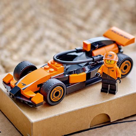 Конструктор LEGO City Пілот F1 з автомобілем для перегонів команди McLaren 86 деталей (60442) - фото 6