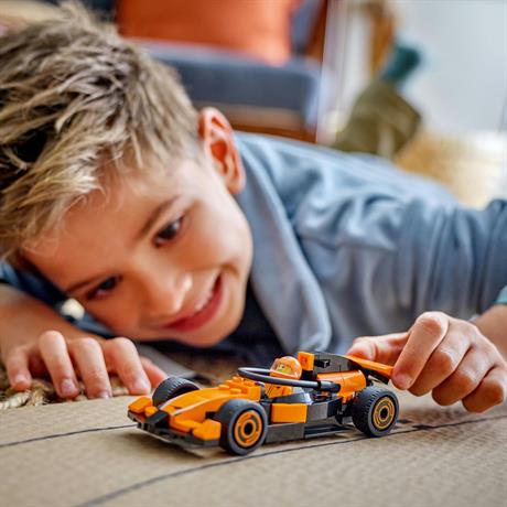 Конструктор LEGO City Пілот F1 з автомобілем для перегонів команди McLaren 86 деталей (60442) - фото 8