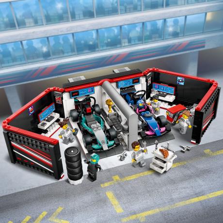 Конструктор LEGO City Гараж F1 та автомобілі Mercedes-AMG і Alpine 678 деталей (60444) - фото 5