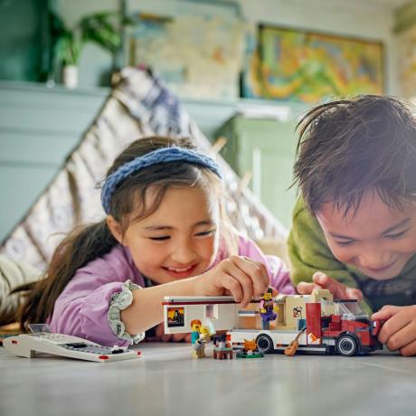 Конструктор LEGO City Приключенческий дом на колесах для отпуска 385 деталей (60454) - фото 8