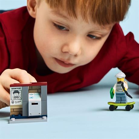 Конструктор LEGO City Переслідування на поліцейському мотоциклі 65 деталей (60455) - фото 9