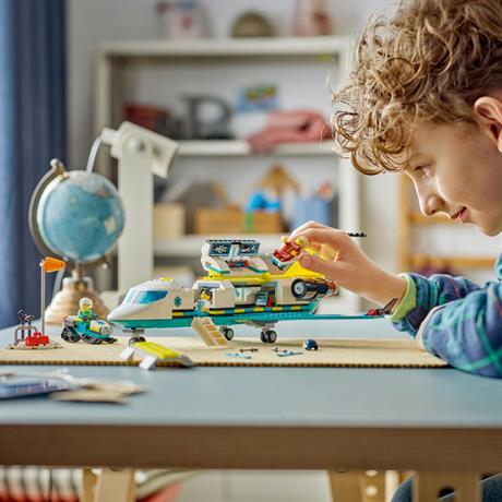 Конструктор LEGO City Літак швидкої медичної допомоги 403 деталі (60465) - фото 6