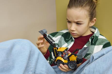 Конструктор LEGO® City Жовтий екскаватор-навантажувач - Будівельна іграшка, 301 деталей (60480) - фото 6