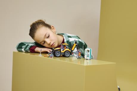 Конструктор LEGO® City Жовтий екскаватор-навантажувач - Будівельна іграшка, 301 деталей (60480) - фото 7