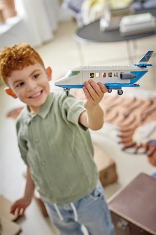 Конструктор LEGO® City Пассажирский самолёт — конструктор игрушечного самолёта, 118 деталей (60492) - фото 6