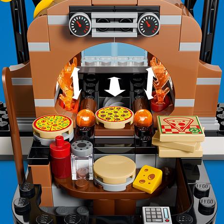 Конструктор LEGO® City Доставка пиццы с различными транспортными средствами, 494 детали (60496) - фото 4