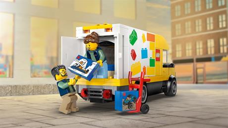 Конструктор LEGO City Фургон LEGO® 276 Деталей (60500) - фото 8