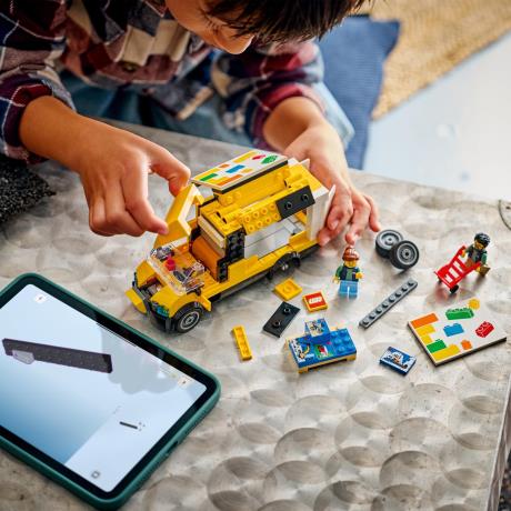 Конструктор LEGO City Фургон LEGO® 276 Деталей (60500) - фото 11