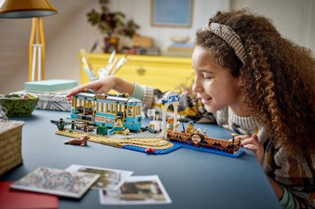 Конструктор LEGO® City Классический трамвай до пляжа — игрушечные поезда, 693 детали (60506) - фото 4
