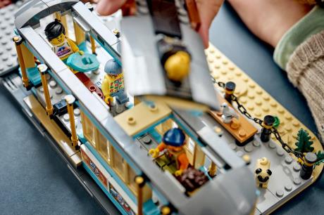 Конструктор LEGO® City Классический трамвай до пляжа — игрушечные поезда, 693 детали (60506) - фото 6