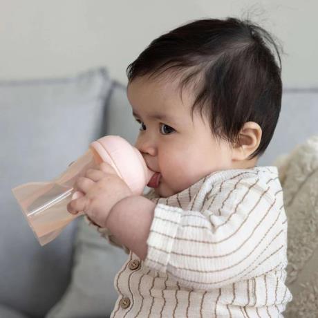 Чашка-непроливайка Difrax Non-Spill Sippy Cup Soft із силіконовим носиком 250 мл рожевий (704 Blossom) - фото 1