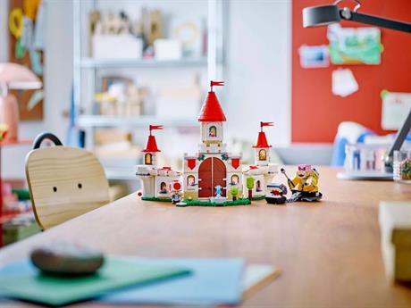 Конструктор LEGO Super Mario Битва з Роєм біля замку Піч (71435) - фото 0