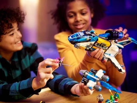 Конструктор LEGO DREAMZzz Космічний автобус пана Оза 878 деталей (71460) - фото 0