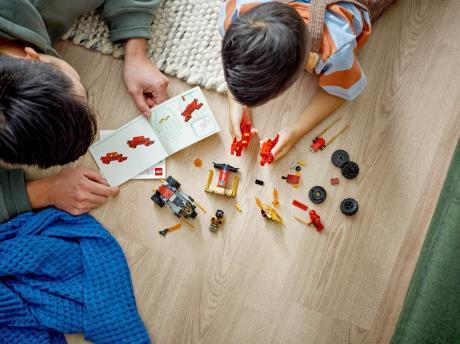 Конструктор LEGO NINJAGO Кай та Рас Битва на машині та мотоциклі 103 деталі (71789) - фото 0