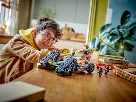 Конструктор LEGO NINJAGO Комбі-автомобіль команди ніндзя 576 деталей (71820) - фото 0