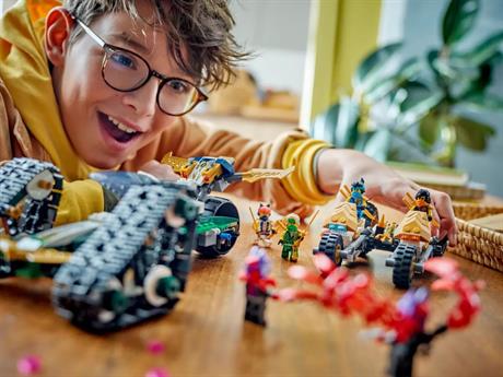 Конструктор LEGO NINJAGO Комбі-автомобіль команди ніндзя 576 деталей (71820) - фото 0