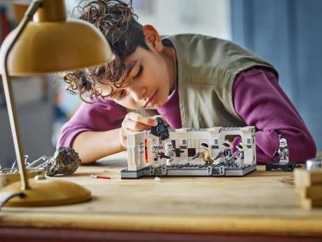 Конструктор LEGO Star Wars Посадка на борт Тантів 4, 502 деталі (75387) - фото 4