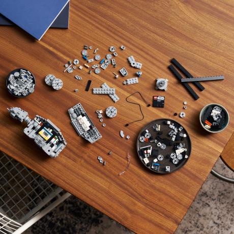 Конструктор LEGO Star Wars TM AT-AT™ 525 Деталей (75440) - фото 4