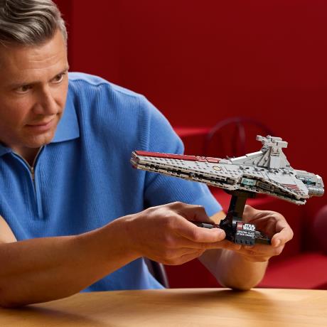 Конструктор LEGO Star Wars TM Зоряний крейсер класу «Венатор» 643 Деталі (75441) - фото 3
