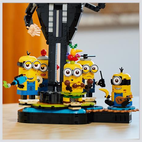 Конструктор LEGO Despicable Me 4 Ґру й посіпаки з кубиків 839 деталей (75582) - фото 6