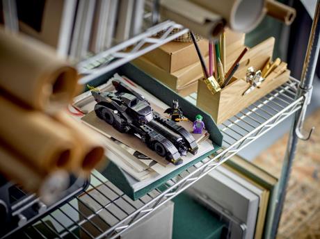 Конструктор LEGO DC Batman Бетмобіль Переслідування Бетмен проти Джокера 438 деталей (76224) - фото 0