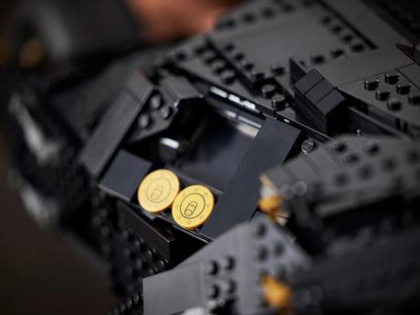 Конструктор LEGO Super Heroes DC Batman Бетмобіль Тумблер 2049 деталей (76240) - фото 0