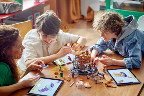 Конструктор LEGO Super Heroes Вирішальний бій Людини-павука 900 деталей (76261) - фото 0