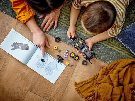 Конструктор LEGO DC Batman Погоня на Бетмобілі Бетмен проти Джокера 54 деталі (76264) - фото 0