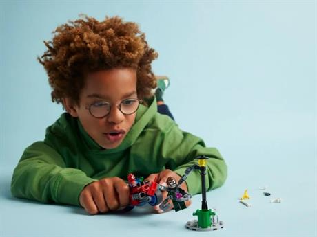 Конструктор LEGO Marvel Погоня на мотоциклах Человек-паук vs. Доктор Осьминог 77 деталей (76275) - фото 3