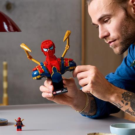 Конструктор LEGO Marvel Погруддя Залізної Людини-павука 379 деталей (76326) - фото 4