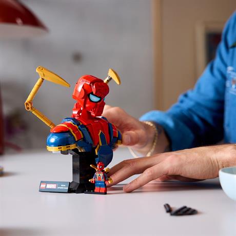 Конструктор LEGO Marvel Погруддя Залізної Людини-павука 379 деталей (76326) - фото 9
