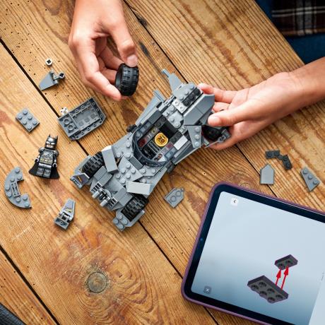 Конструктор LEGO® DC Batman™: Бетмобіль із фільму «Бетмен проти Супермена» 220деталей (76331) - фото 13