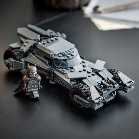Конструктор LEGO® DC Batman™: Бетмобіль із фільму «Бетмен проти Супермена» 220деталей (76331) - фото 13