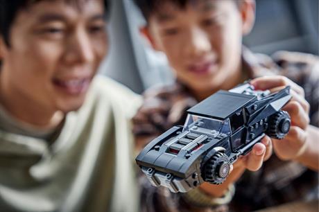 Конструктор LEGO® DC Batman™: Бетмен: Бетмобіль 330деталей (76332) - фото 6