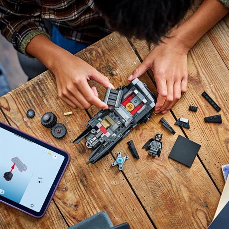 Конструктор LEGO® DC Batman™: Бетмен: Бетмобіль 330деталей (76332) - фото 9