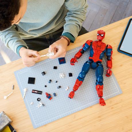 Конструктор LEGO® Marvel Фігурка супергероя Людини-Павука, колекційний елемент, 813 деталей (76346) - фото 0