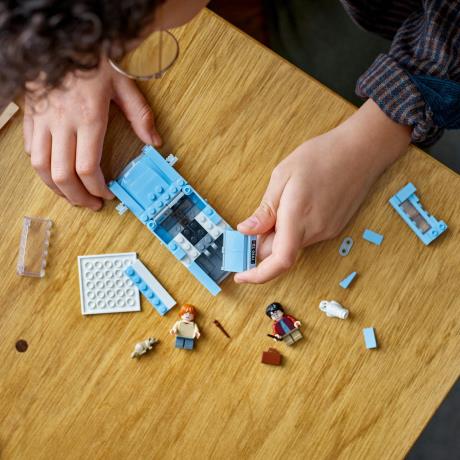 Конструктор LEGO Harry Potter Летючий Форд Англія 165 деталей (76424) - фото 9