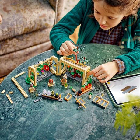Конструктор LEGO Harry Potter Замок Гогвортс урок гербології 390 деталей (76445) - фото 8