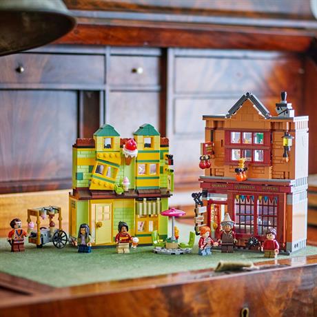 Конструктор LEGO Harry Potter Якісні товари для квідичу і кафе з морозивом 795 деталей (76452) - фото 5