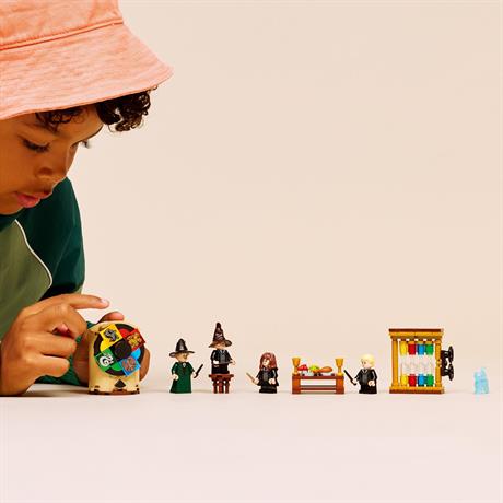 Конструктор LEGO Harry Potter TM Замок Хогвартс: Церемония распределения по факультетам 124 Детали (76460) - фото 6