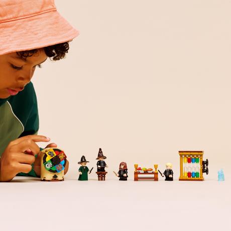 Конструктор LEGO Harry Potter TM Замок Хогвартс: Церемония распределения по факультетам 124 Детали (76460) - фото 6