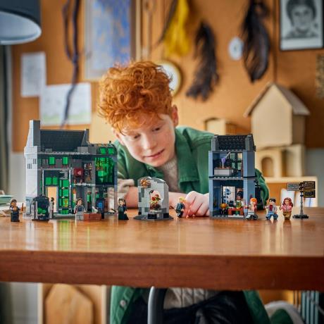 Конструктор LEGO® Harry Potter™ Магазини для чарівників на Алеї Ноктерн, 788 деталей (76471) - фото 3