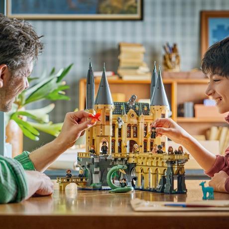 Конструктор LEGO® Harry Potter™ Замок Хогвартс: Восточное крыло, набор, 2164 детали (76473) - фото 0