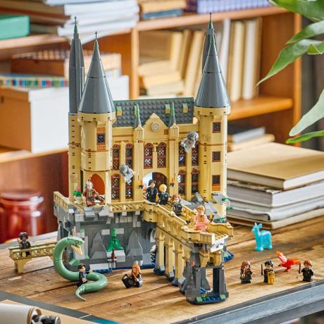 Конструктор LEGO® Harry Potter™ Замок Хогвартс: Восточное крыло, набор, 2164 детали (76473) - фото 0