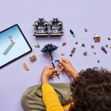 Конструктор LEGO Wednesday Квітка чорної жоржини 358 деталей (76784) - фото 2