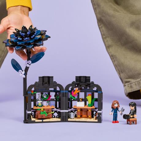 Конструктор LEGO Wednesday Квітка чорної жоржини 358 деталей (76784) - фото 3
