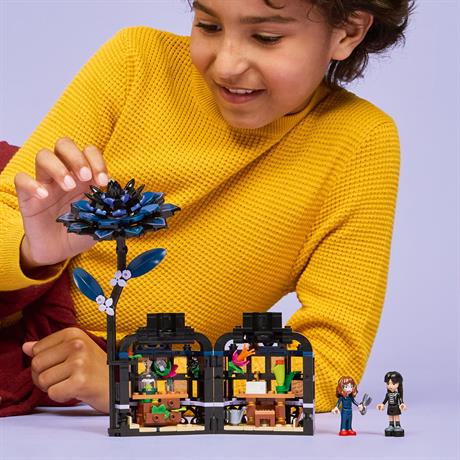 Конструктор LEGO Wednesday Цветок черной георгины 358 деталей (76784) - фото 4