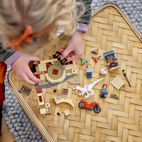 Конструктор LEGO Jurassic World Атроцираптор Погоня на мотоциклі 169 деталей (76945) - фото 0