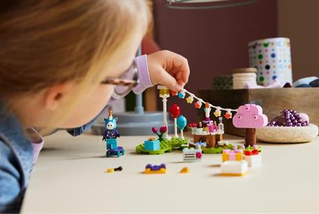 Конструктор LEGO Animal Crossing Вечірка з нагоди дня народження Julian 170 деталей (77046) - фото 0