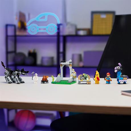 Конструктор LEGO Fortnite Табір Peely та Sparkplug 250 деталей (77075) - фото 11